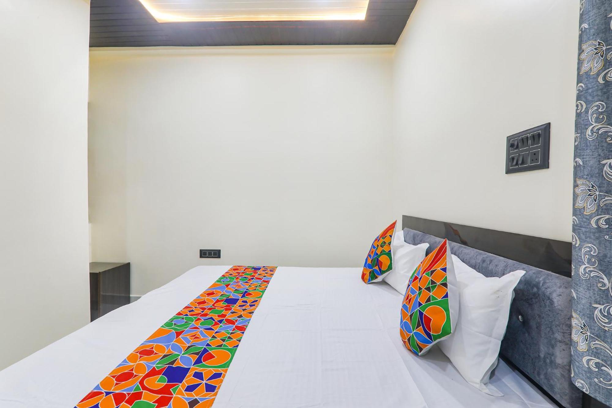 Ayodhya Fabexpress Awadh Inn - 400M From Shri Ram Janam Bhumi מראה חיצוני תמונה