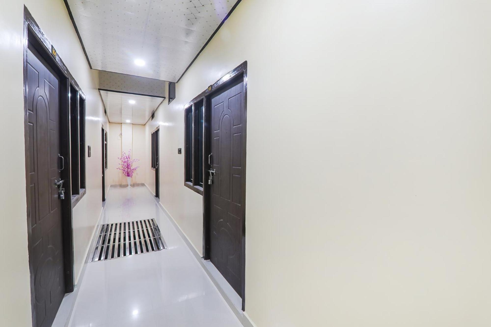 Ayodhya Fabexpress Awadh Inn - 400M From Shri Ram Janam Bhumi מראה חיצוני תמונה