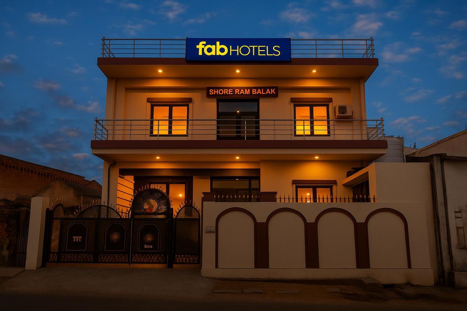 Ayodhya Fabexpress Awadh Inn - 400M From Shri Ram Janam Bhumi מראה חיצוני תמונה